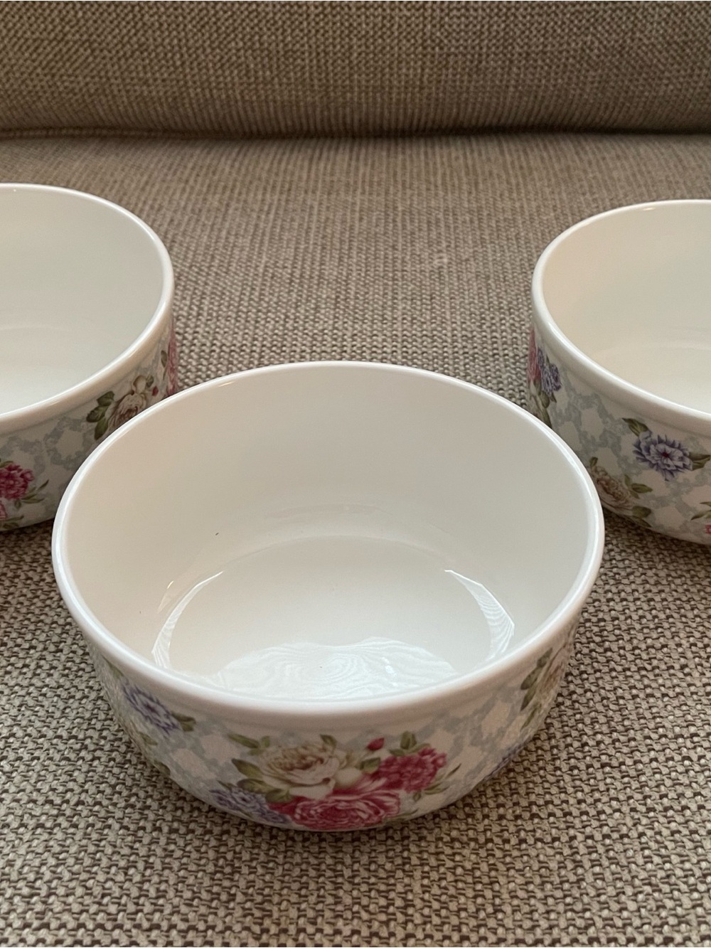 Grace Pantry English Rose Porcelain Bowls with Lids (3 Bowls)